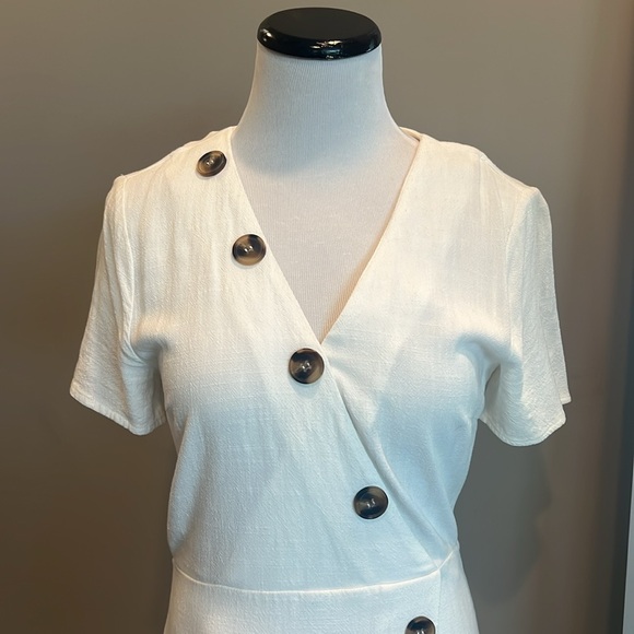 White mini dress from Anthropologie. Great condition! - Picture 2 of 5